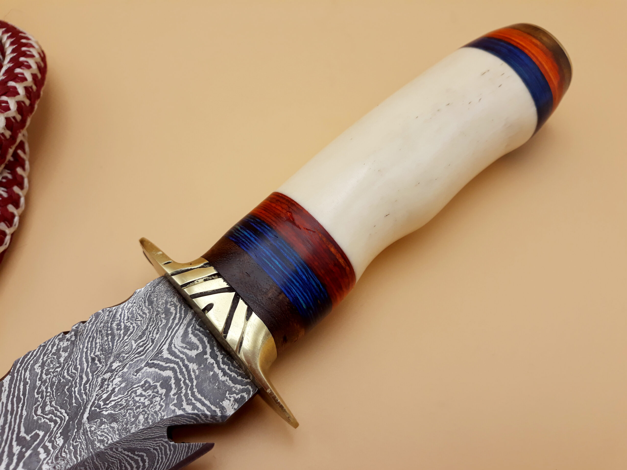 Ergonomic wooden handle of 13 inch Damascus hunting knife