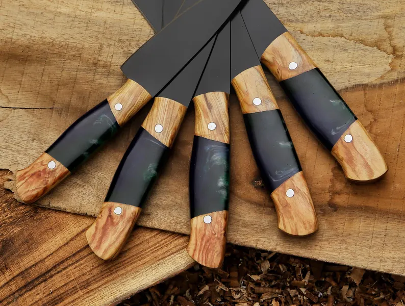 Powder-coated steel kitchen knives with hybrid wood and resin handles